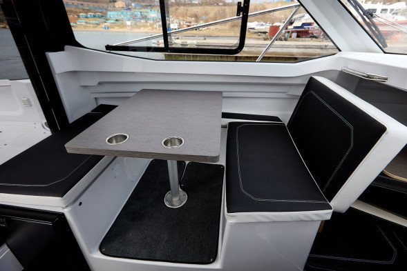 Катер Феникс 700 Cabin белый