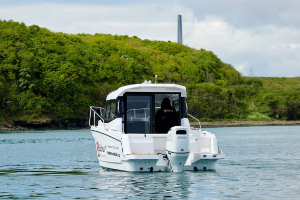 Катер Феникс 700 Cabin белый с Suzuki DF200ATX