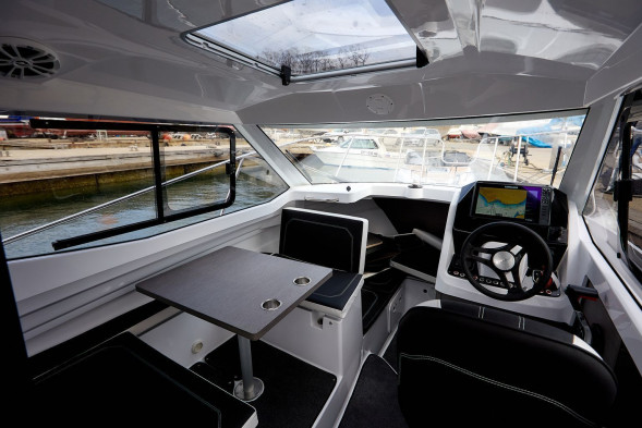 Катер Феникс 700 Cabin белый с Suzuki DF200ATX