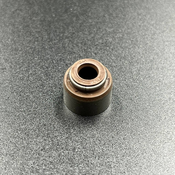 Маслосъемный колпачок Suzuki DF90-140, DF100-140(A) (Впуск/Выпуск)(Sinera)