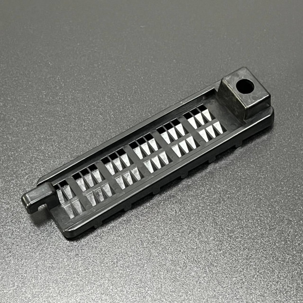 Решётка заборника воды правая 40-140