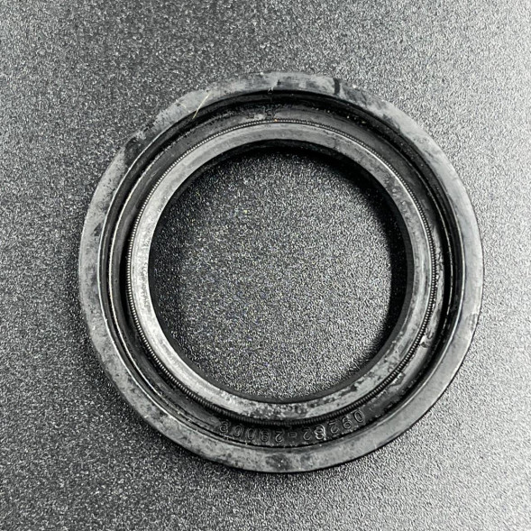 Сальник Suzuki (09282-28003) (28x42x6) (Sinera)