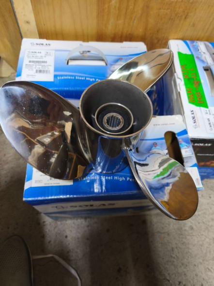 Винты гребные 3x13.9x23R+L комплект, Solas, б/у