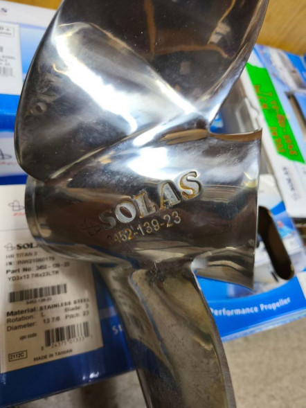 Винты гребные 3x13.9x23R+L комплект, Solas, б/у