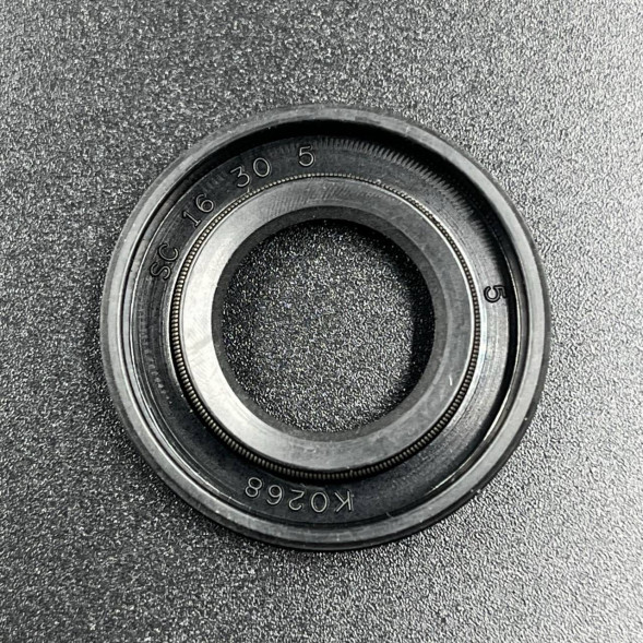 Сальник Yamaha (93104-16M04; 93104-16M01; 93101-16M36) (16x30x5) (KACAWA)
