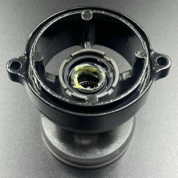 Обойма гребного вала Suzuki DT25-30, DF20-30 (В сборе) (Suzuki)