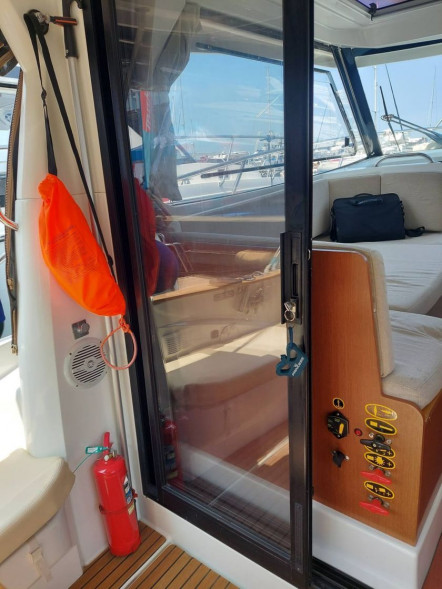 Катер BENETEAU ANTARES 8.80 с Suzuki 2хDF300APX