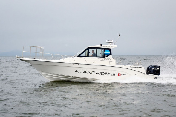 Катер AVANRAID F320 FISHMASTER с Suzuki 2хDF200ATX/AZX