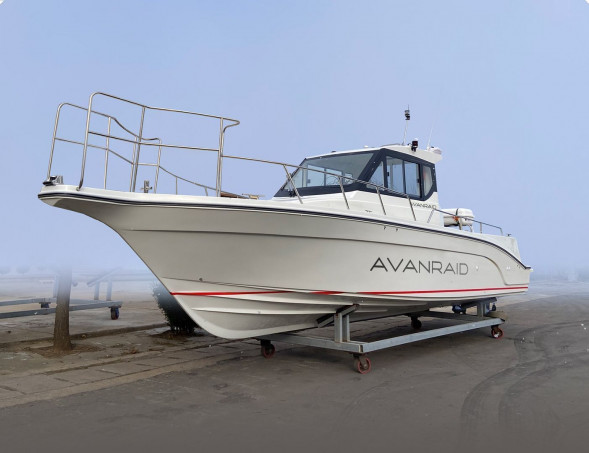 Катер AVANRAID F320 FISHMASTER с Suzuki 2хDF200ATX/AZX