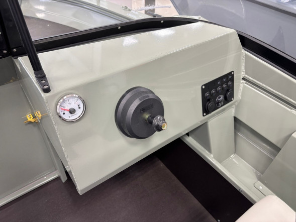 Моторная лодка, Тактика 460 DC (Comfort), хаки с Suzuki DF50ATL