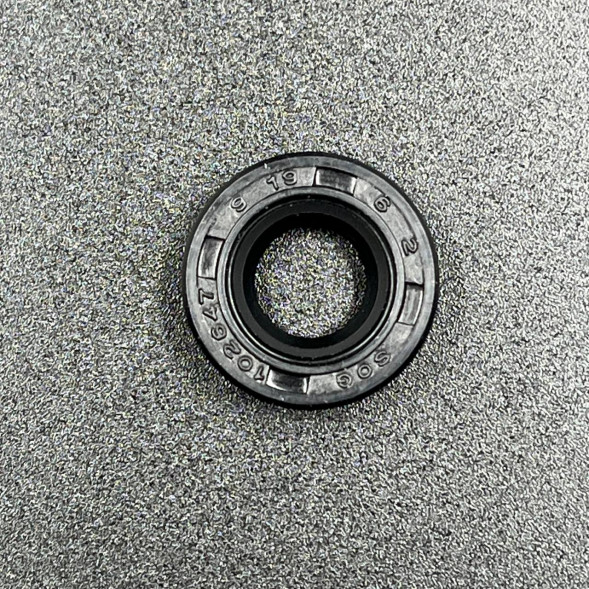 Сальник Mercury (26-816464-1;8M0204708) (9х19х6.5)(Sinera)