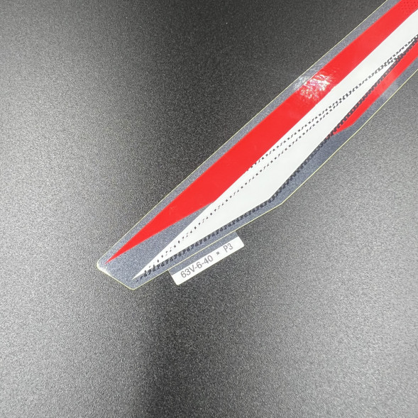 Наклейка боковая правый борт Yamaha 9.9-15 (Yamaha)