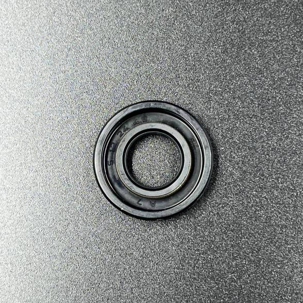 Сальник гребного вала Suzuki DF4-DF6A  (09282-12L05) (12x24x4.5) (Suzuki)