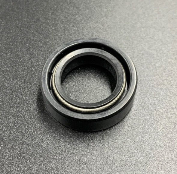 Сальник гребного вала Tohatsu 25-30 (346-60111-0 ; 26-161301 ) (18x28x8) (Osaka)