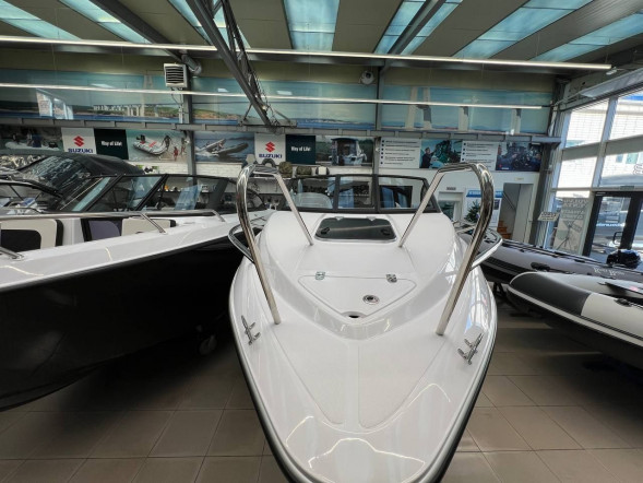 Катер Феникс 560 белый с Marine Rocket MREF115FEL