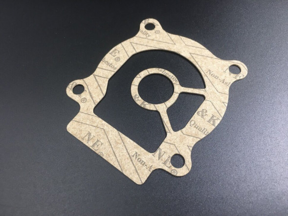 Прокладка под пластину помпы охлаждения Suzuki DT25-40, DF40-50, DF40-60(A)  (17472-96301) (Osaka)