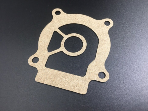 Прокладка под пластину помпы охлаждения Suzuki DT25-40, DF40-50, DF40-60(A)  (17472-96301) (Osaka)