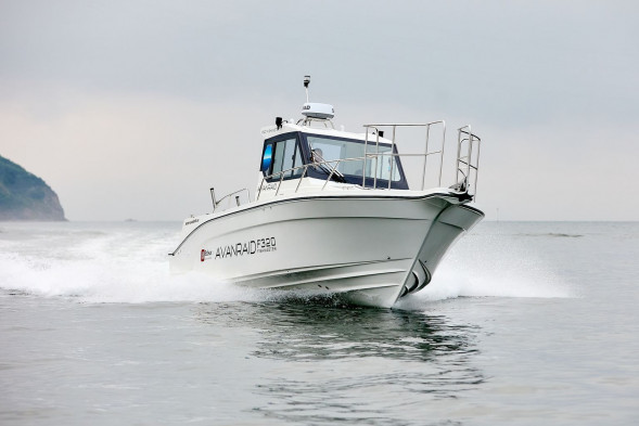 Катер AVANRAID F320 FISHMASTER с Suzuki 2хDF200ATX/AZX
