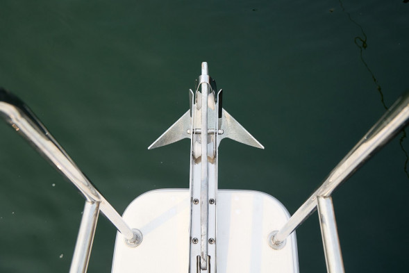 Катер AVANRAID F320 FISHMASTER с Suzuki 2хDF200ATX/AZX