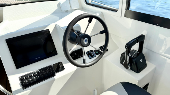 Катер AVANRAID F320 FISHMASTER с Suzuki 2хDF200ATX/AZX