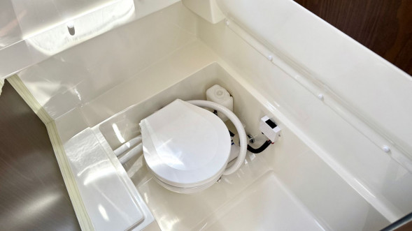 Катер AVANRAID F320 FISHMASTER с Suzuki 2хDF200ATX/AZX