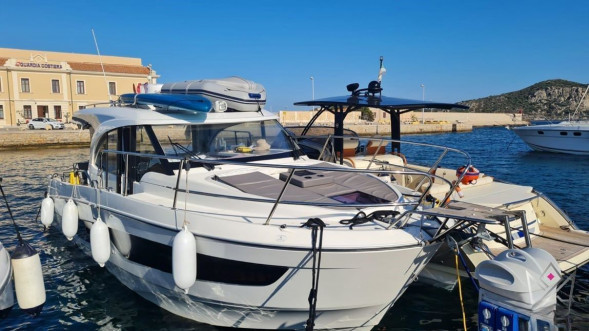 Катер Beneteau Antares 11 с Suzuki 2хDF300BTXX