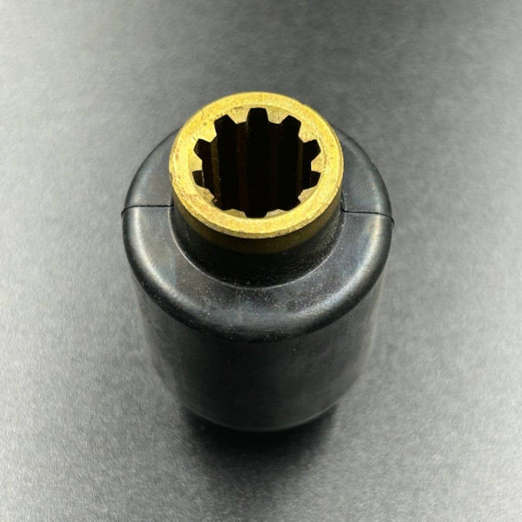 Втулка гребного винта резиновая Suzuki DT9.9A-DT15A, DF9.9B, DF8A-20A (Omax)