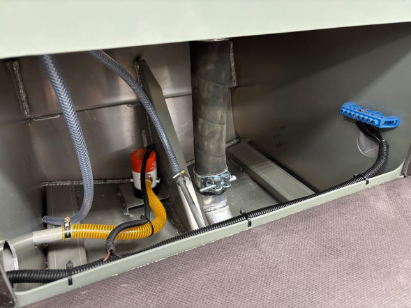 Моторная лодка, Тактика 460 DC (Comfort), хаки с Suzuki DF60ATL