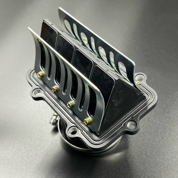 Впускной патрубок с лепестковым клапаном BRP Ski Doo 600(420667530,420667532) (KINETIX)