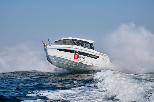 Катер AVANRAID A850 ADVENTURE с Suzuki DF325ATX