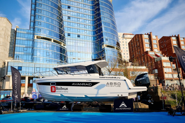 Катер AVANRAID A850 ADVENTURE с Suzuki DF300APX