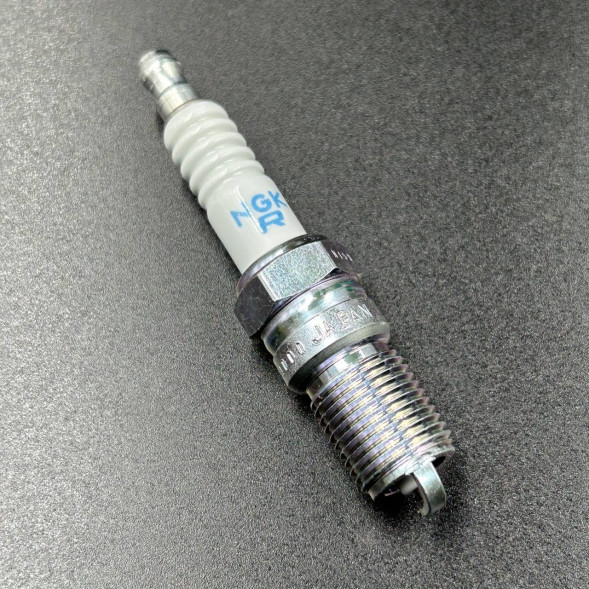 Свеча зажигания NGK BPR6EFS (8M0176613) (Quicksilver)