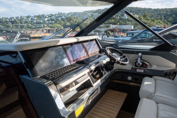 Катер Saxdor 400 GTO с моторами 2х400