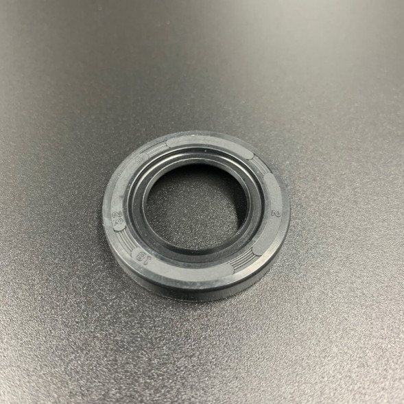 Сальник Yamaha (93106-18M01) (18x32x5) (Omax2)