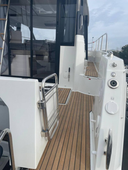 Катер Jeanneau Merry Fisher 1095 FLY с моторами 300 л.с.