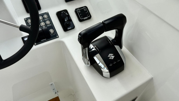 Катер AVANRAID F400 FORTUNA с Suzuki 2хDF300APX