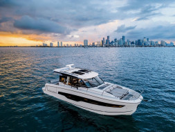 Катер Jeanneau Merry Fisher 1295 COUPE с моторами 300 л.с.