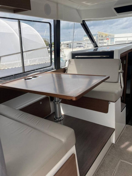 Катер Jeanneau Merry Fisher 1095 FLY с моторами 300 л.с.