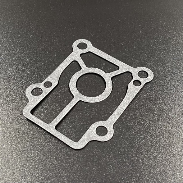 Прокладка под пластину помпы охлаждения Tohatsu 25-30, M40C (Omax)