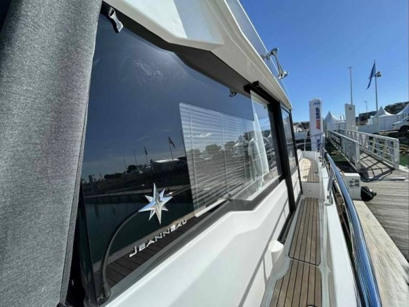 Катер Jeanneau Merry Fisher 1295 COUPE с моторами 300 л.с.