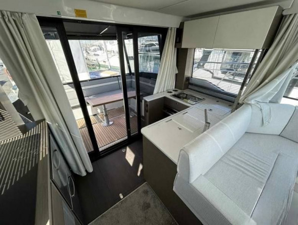 Катер Jeanneau Merry Fisher 1295 COUPE с моторами 300 л.с.