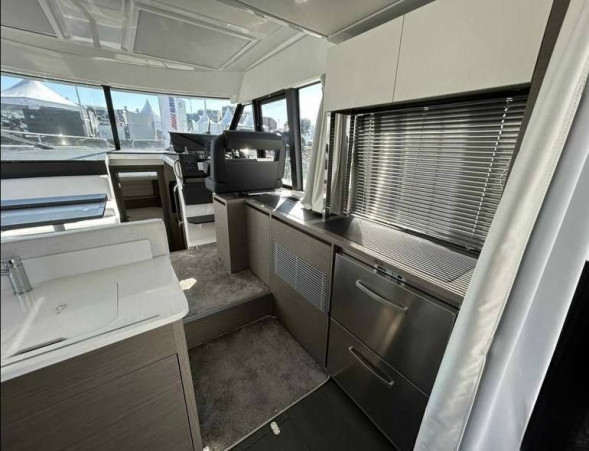 Катер Jeanneau Merry Fisher 1295 COUPE с моторами 300 л.с.