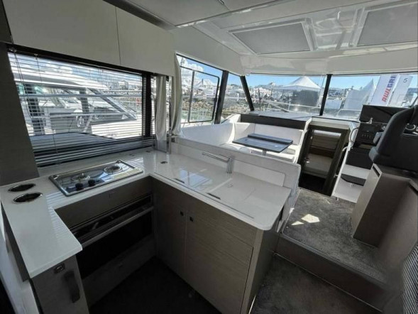 Катер Jeanneau Merry Fisher 1295 COUPE с моторами 300 л.с.