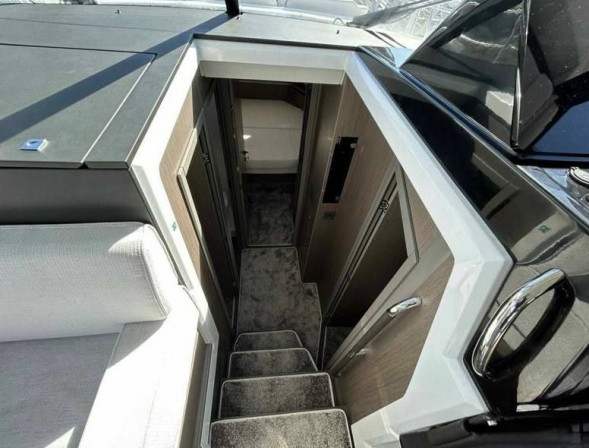 Катер Jeanneau Merry Fisher 1295 COUPE с моторами 300 л.с.