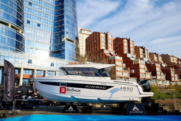 Катер AVANRAID A850 ADVENTURE с Suzuki DF300APX