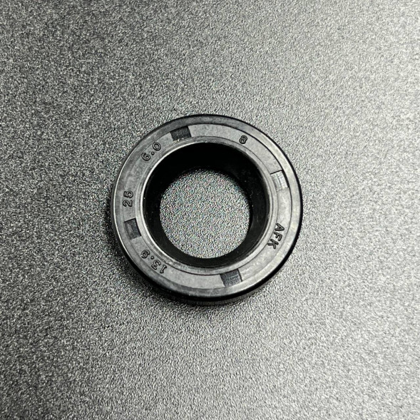 Сальник Yamaha (93101-13M37) (13.9x25x6) (Kacawa)