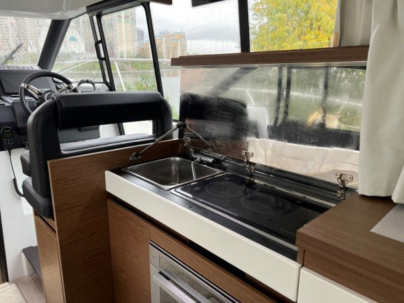 Катер Jeanneau NC 37 с моторами 2х260