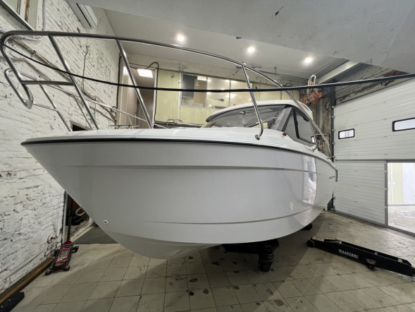 Катер Феникс 700 Cabin белый