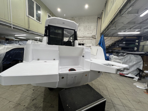 Катер Феникс 700 Cabin белый