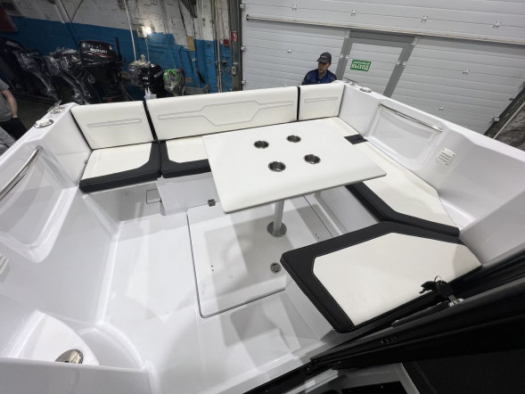 Катер Феникс 700 Cabin белый